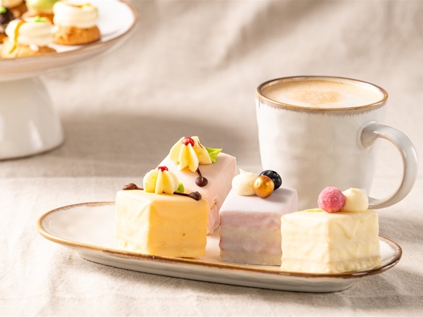 Petit four